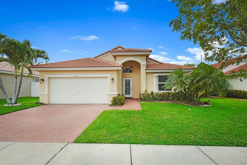 Property Photo: 18643 SW 15th St FL 33029