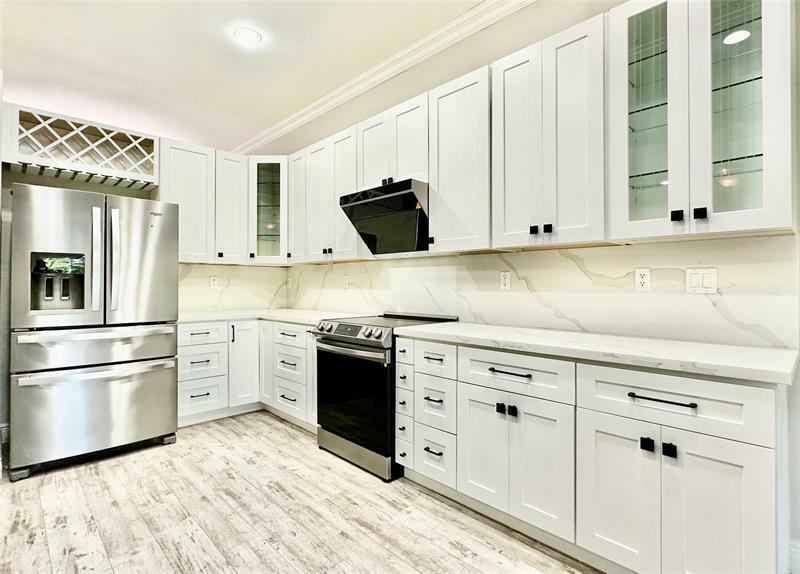 Property Photo:  4109 W Whitewater Ave  FL 33332 