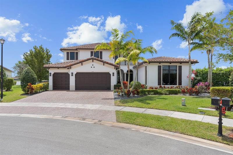 Property Photo: 8691 Waterview Ter FL 33076
