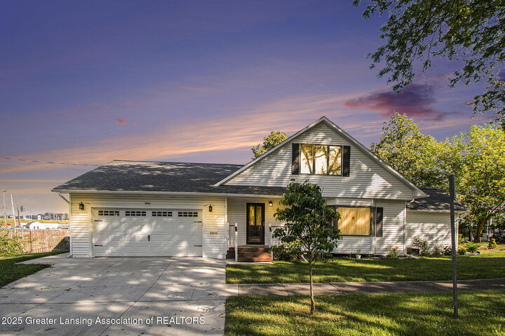 Property Photo:  2711 Lasalle Boulevard  MI 48912 