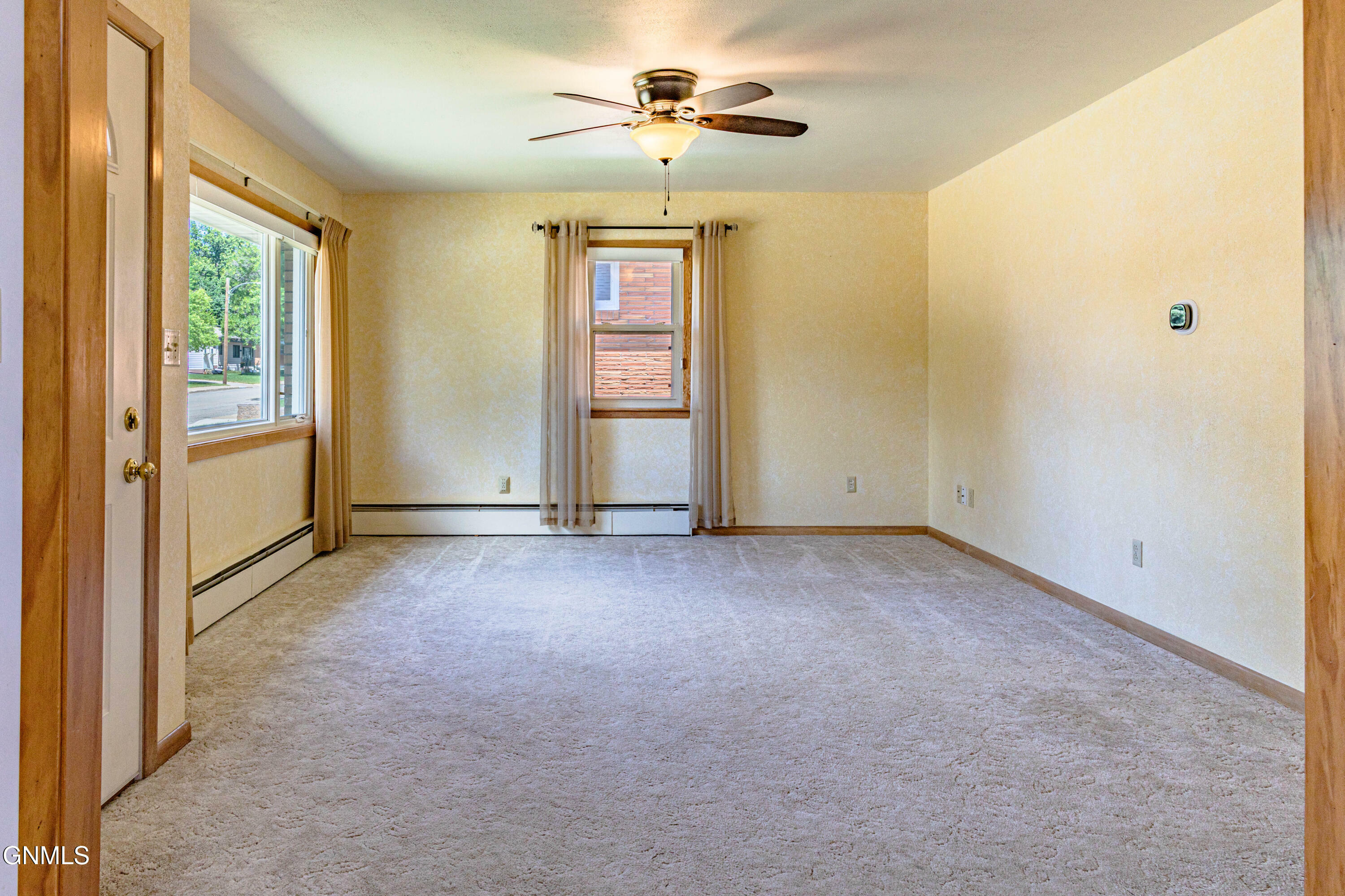 Property Photo: 1604 Linda Drive ND 58554