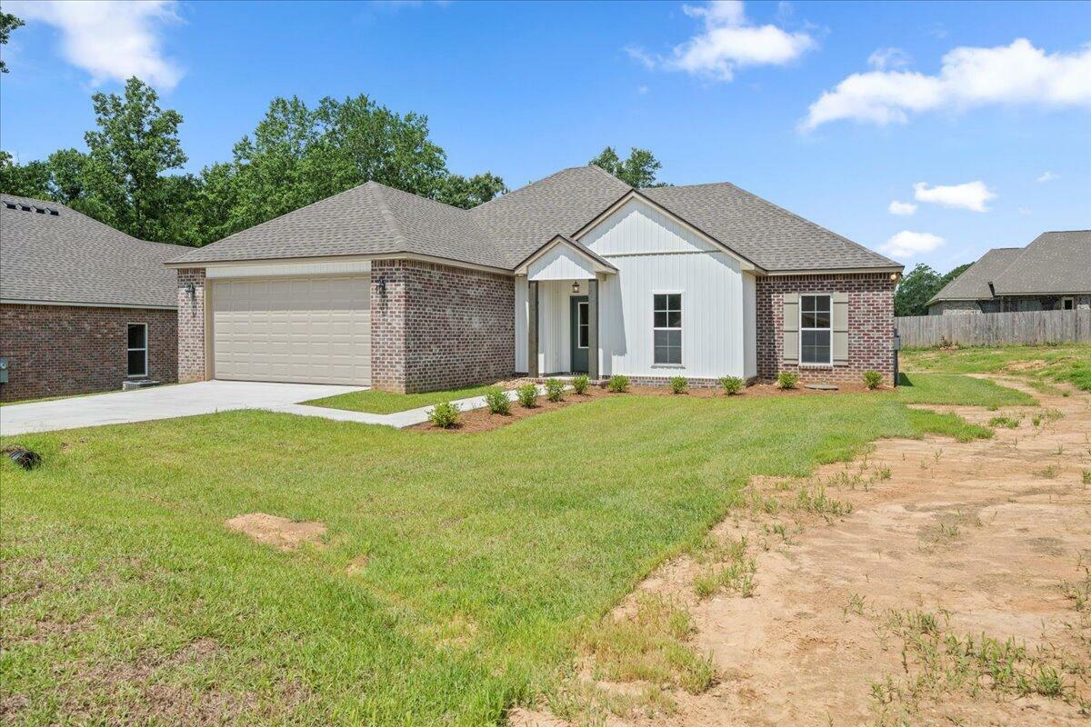 Property Photo: 14 Golden Oak MS 39402