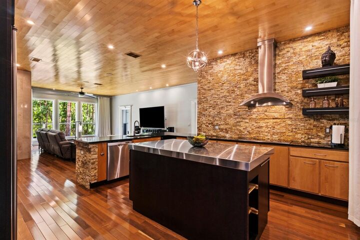 Property Photo:  8600 Shenandoah Run  FL 33544 