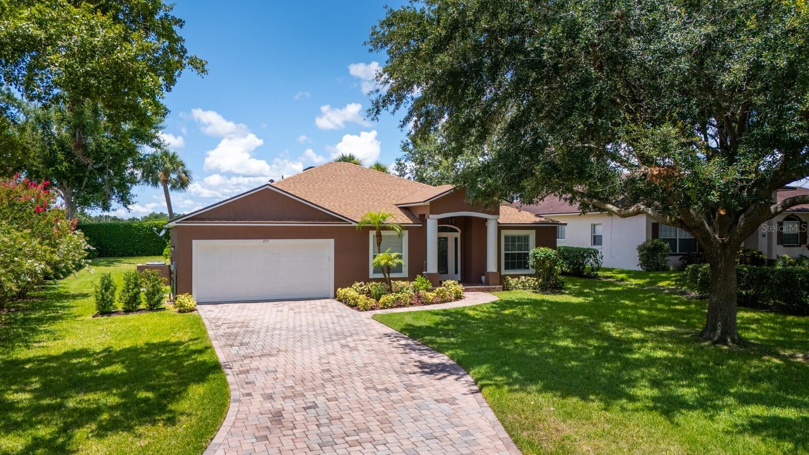 Property Photo: 205 Loma Drive FL 33881