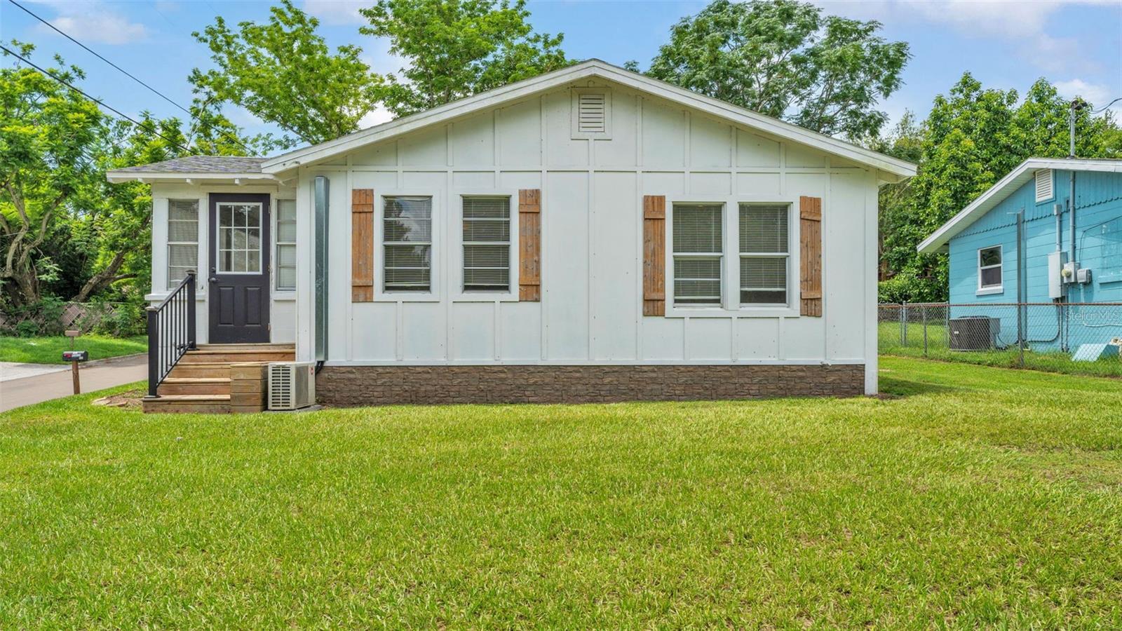 Property Photo: 301 Weaver Avenue FL 33853