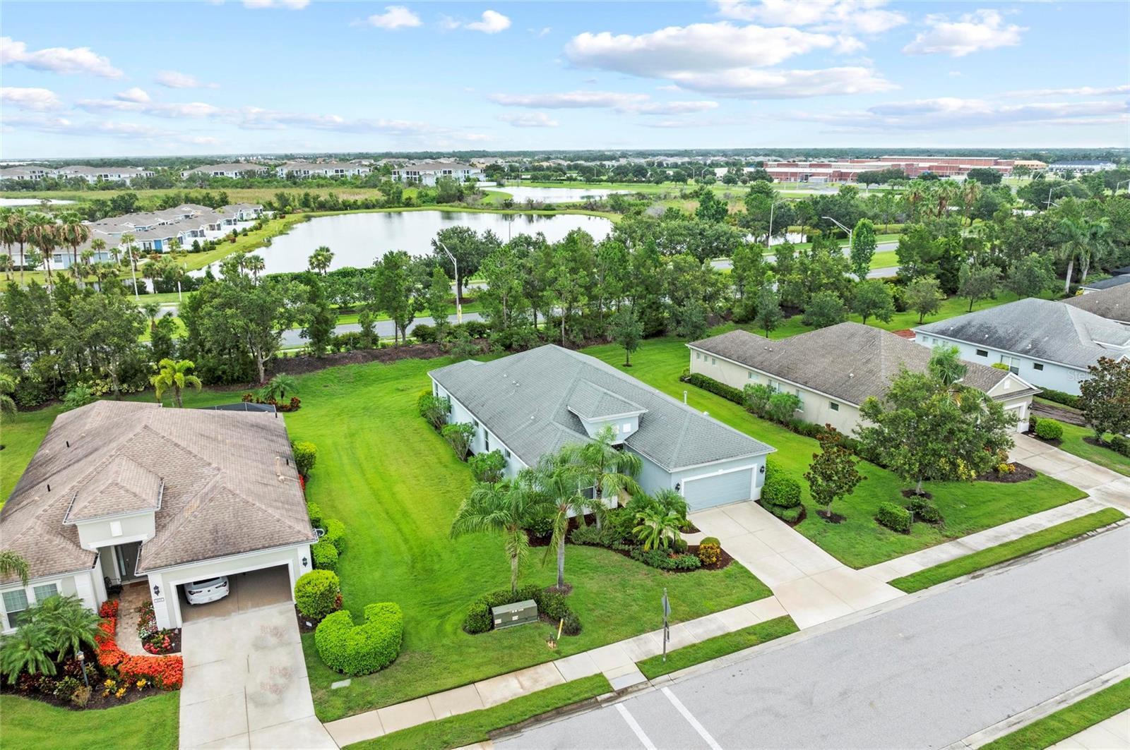 Property Photo: 4654 Claremont Park Drive FL 34211