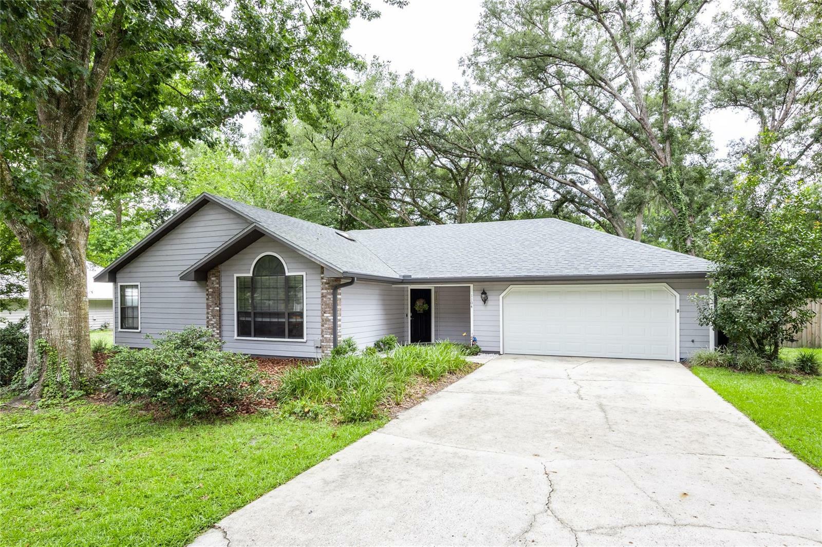 Property Photo: 1104 SW 79th Terrace FL 32607
