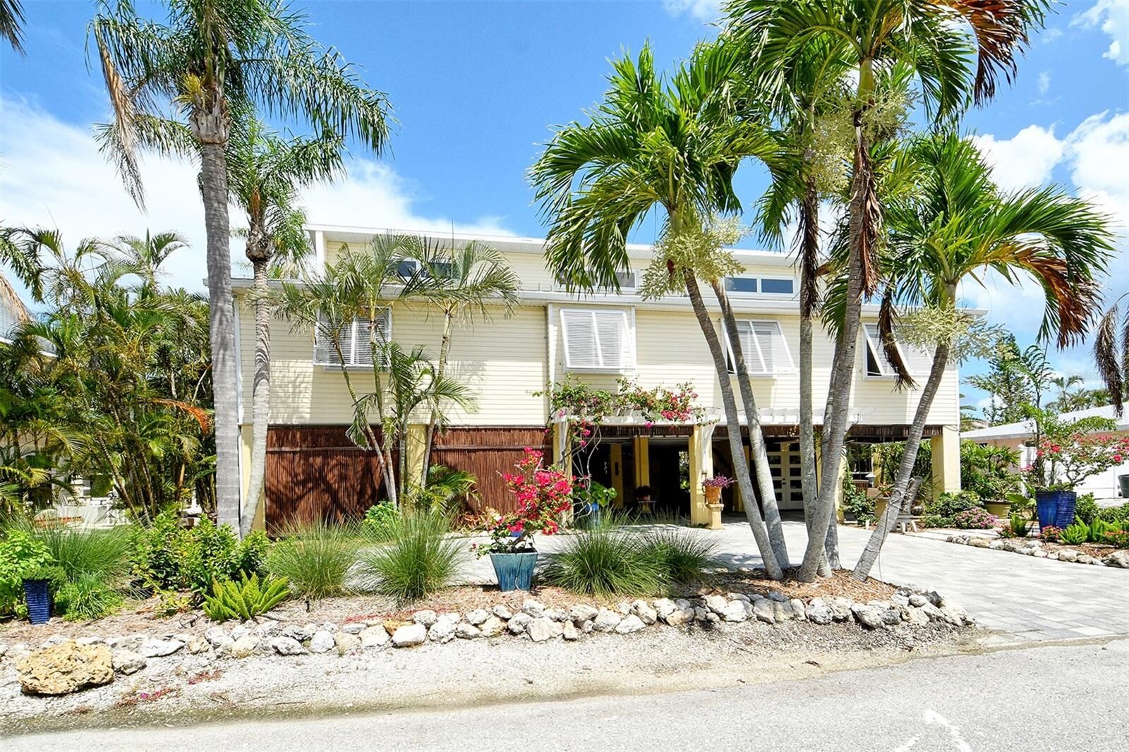Property Photo: 701 Marbury Lane FL 34228