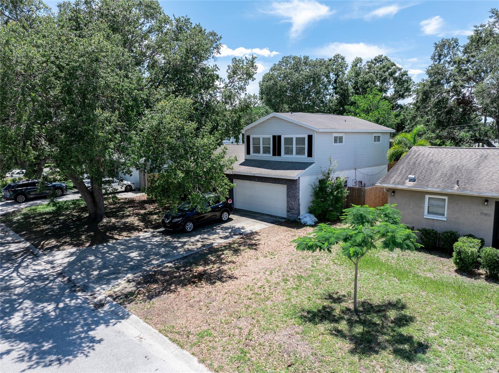 Property Photo: 208 SE Lincoln Circle N FL 33703