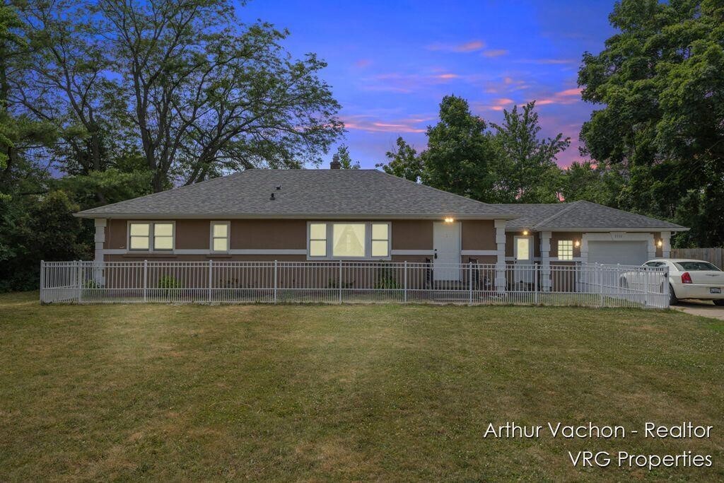3330 Bradford Street  Grand Rapids MI 49525-3317 photo