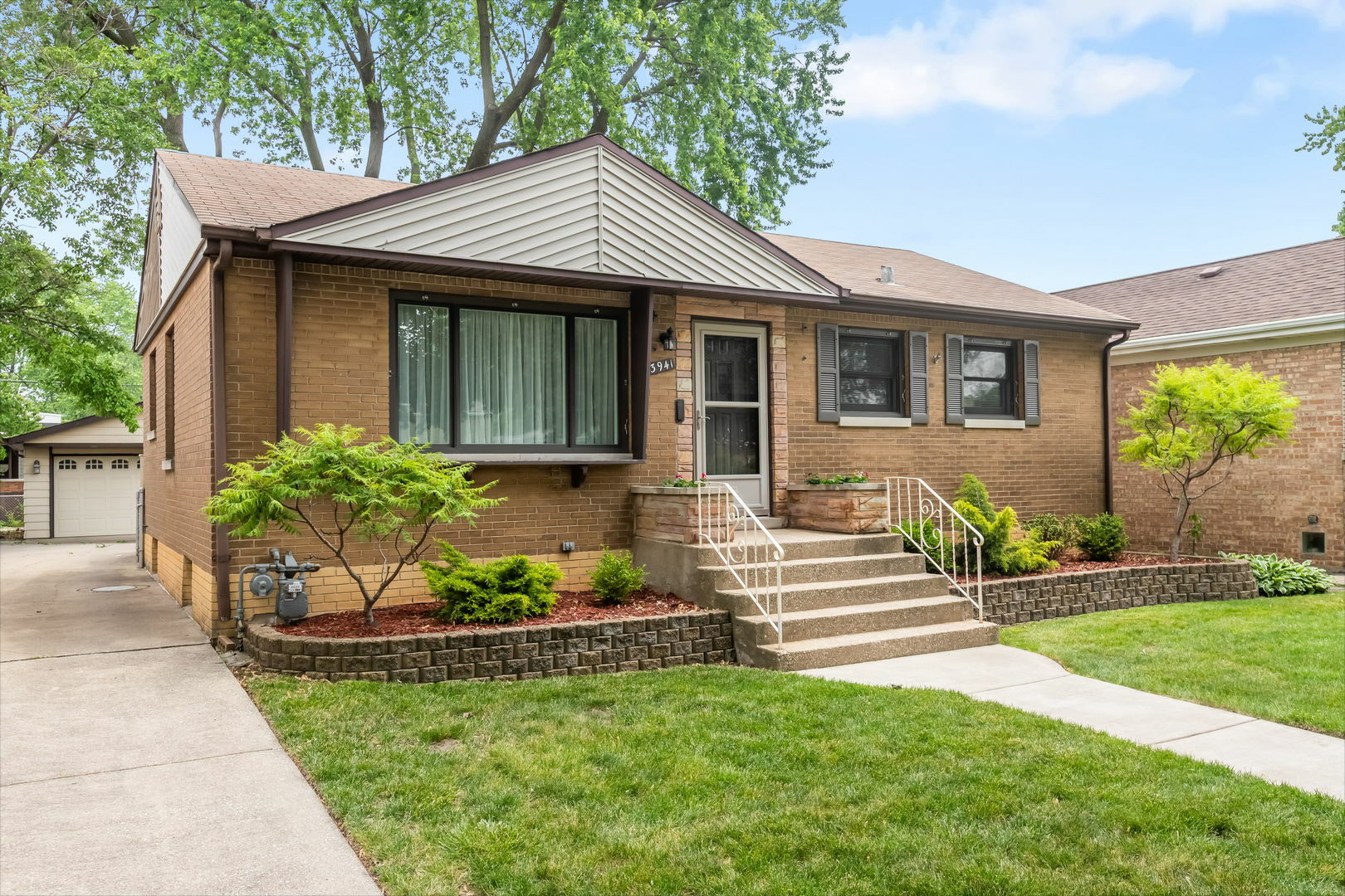 Property Photo: 3941 Wesley Avenue IL 60402