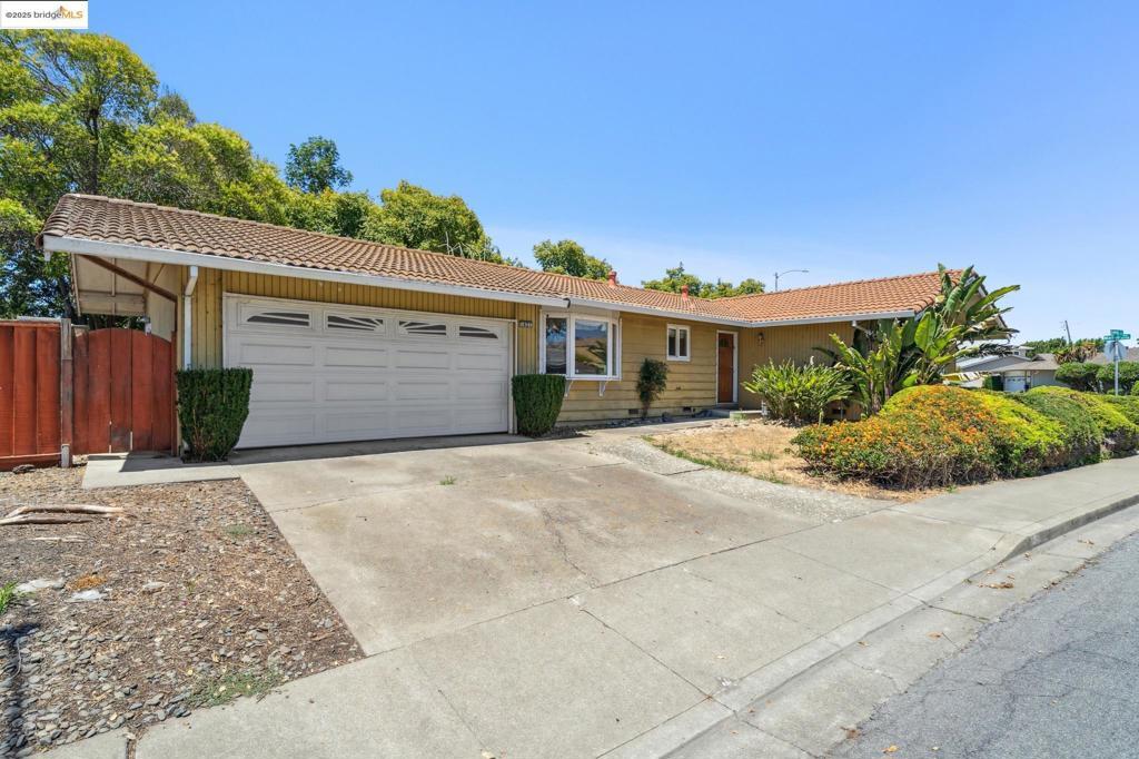 Property Photo: 1401 Lemos Ln CA 94539