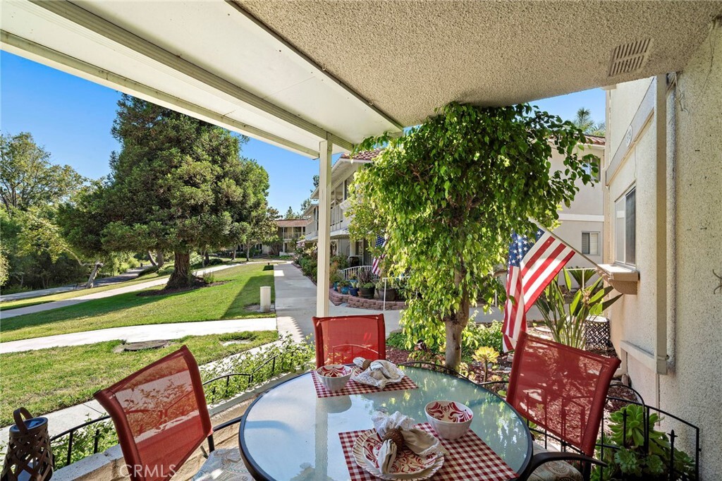 Property Photo:  579 Avenida Majorca B  CA 92637 