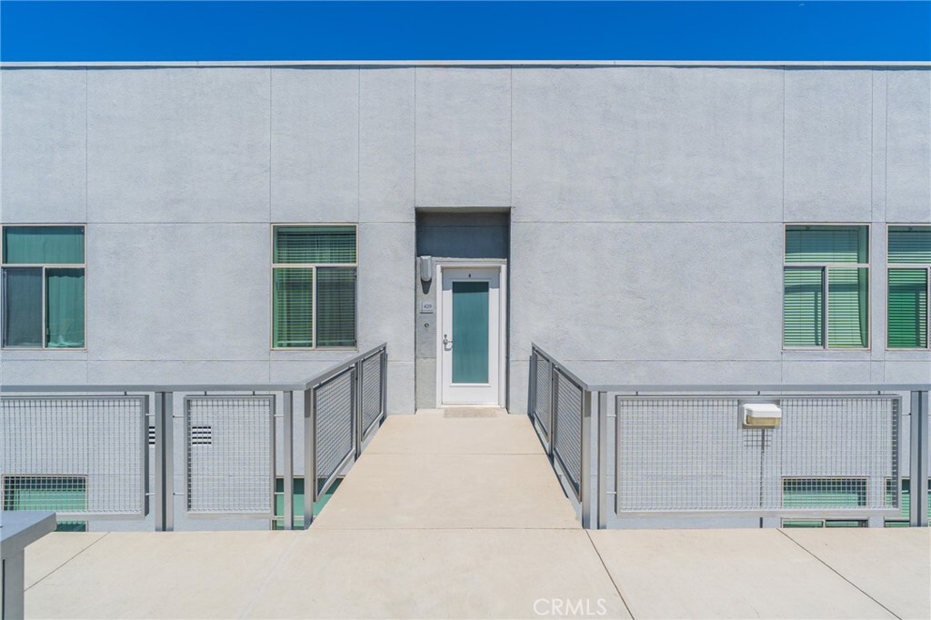 Property Photo: 435 W Center Street 429 CA 92805