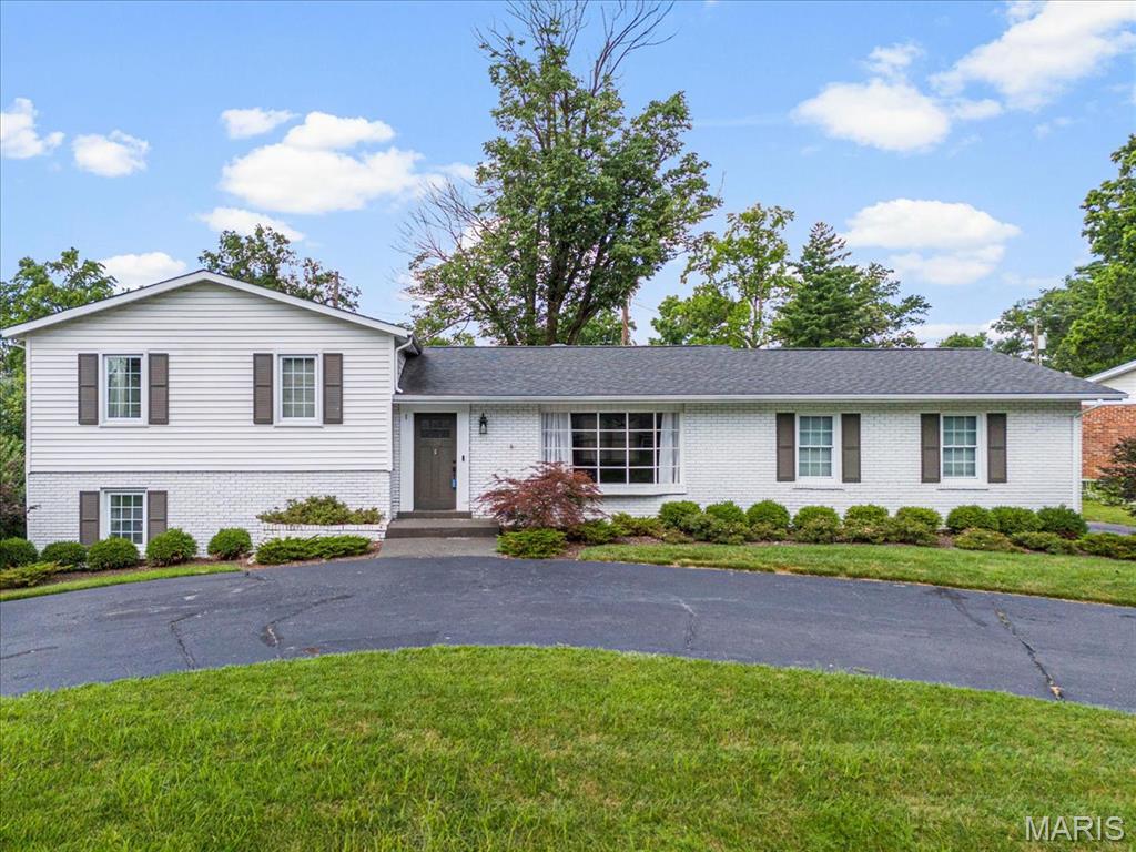 11944 Randy Drive  Creve Coeur MO 63141 photo