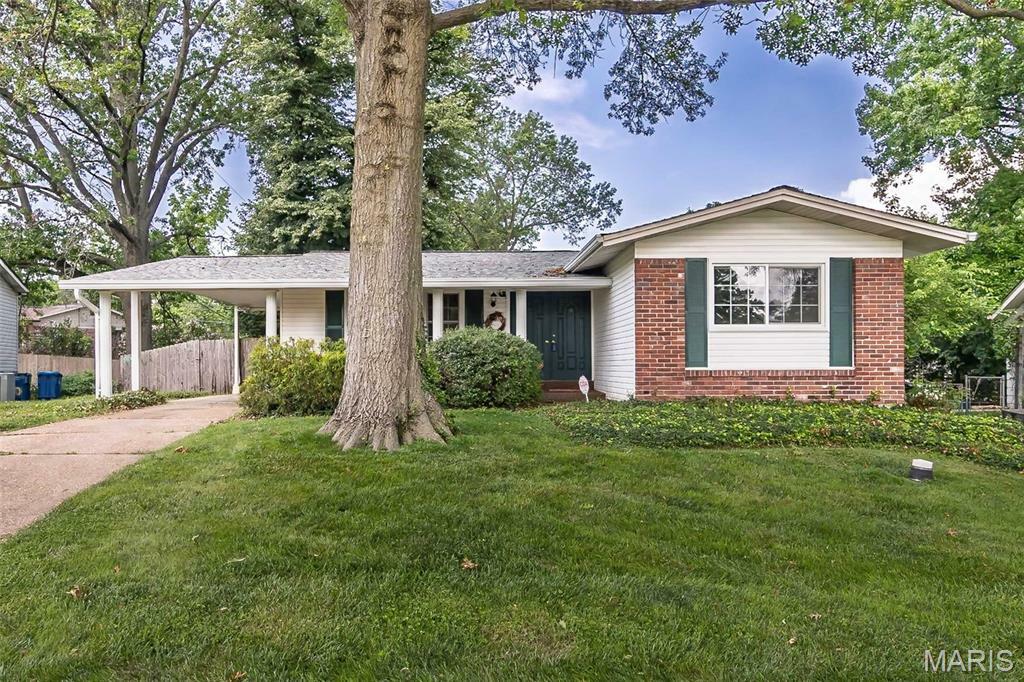 Property Photo: 12432 Glennoble Drive MO 63043