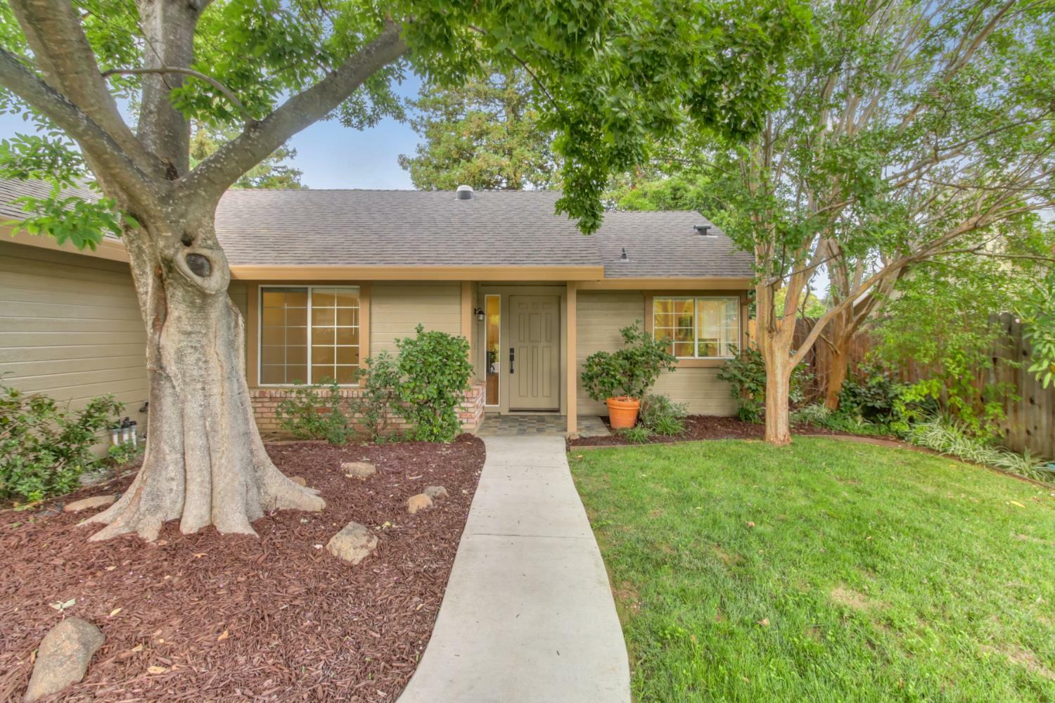 Property Photo: 115 Rhoades Way CA 95630