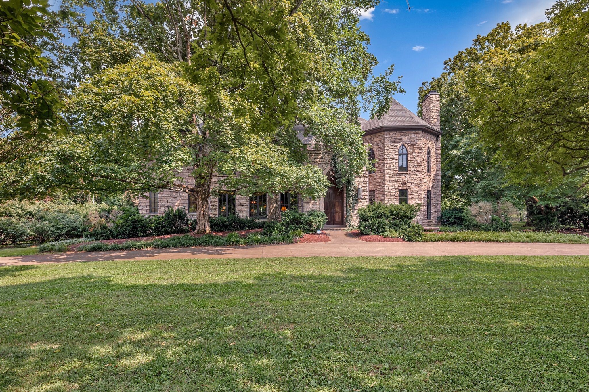 1108 Belle Meade Blvd  Nashville TN 37205 photo