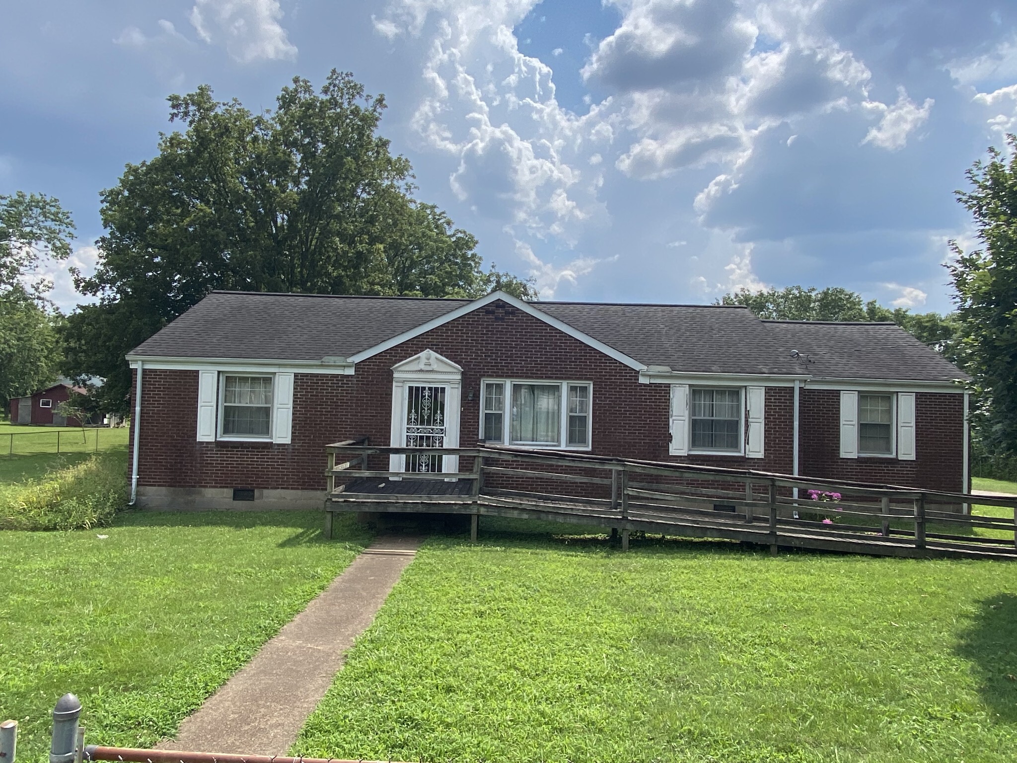 Property Photo: 3005 Hillhurst Dr TN 37207