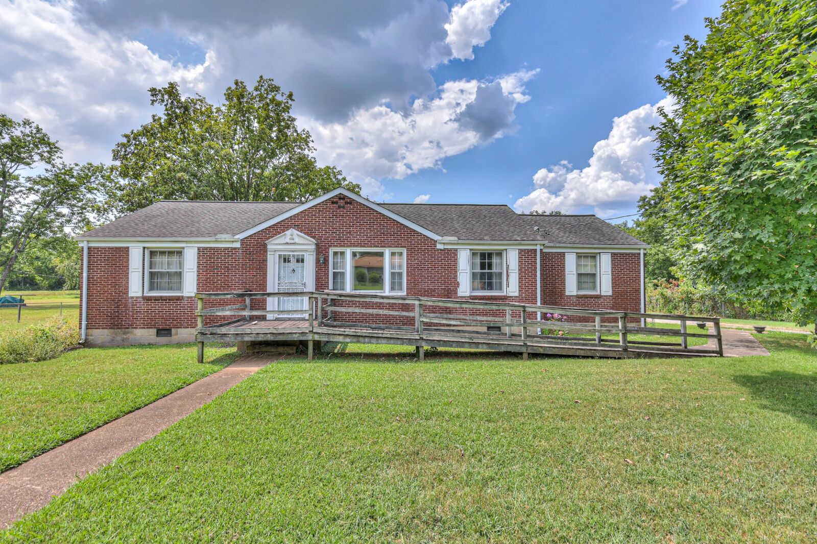 Property Photo:  3005 Hillhurst Dr  TN 37207 
