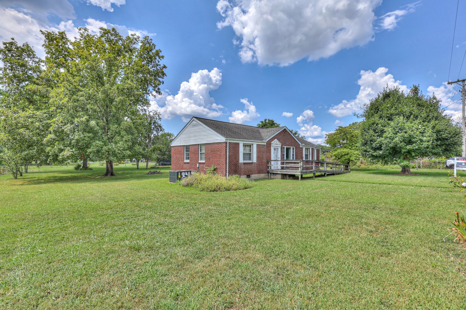 Property Photo: 3005 Hillhurst Dr TN 37207