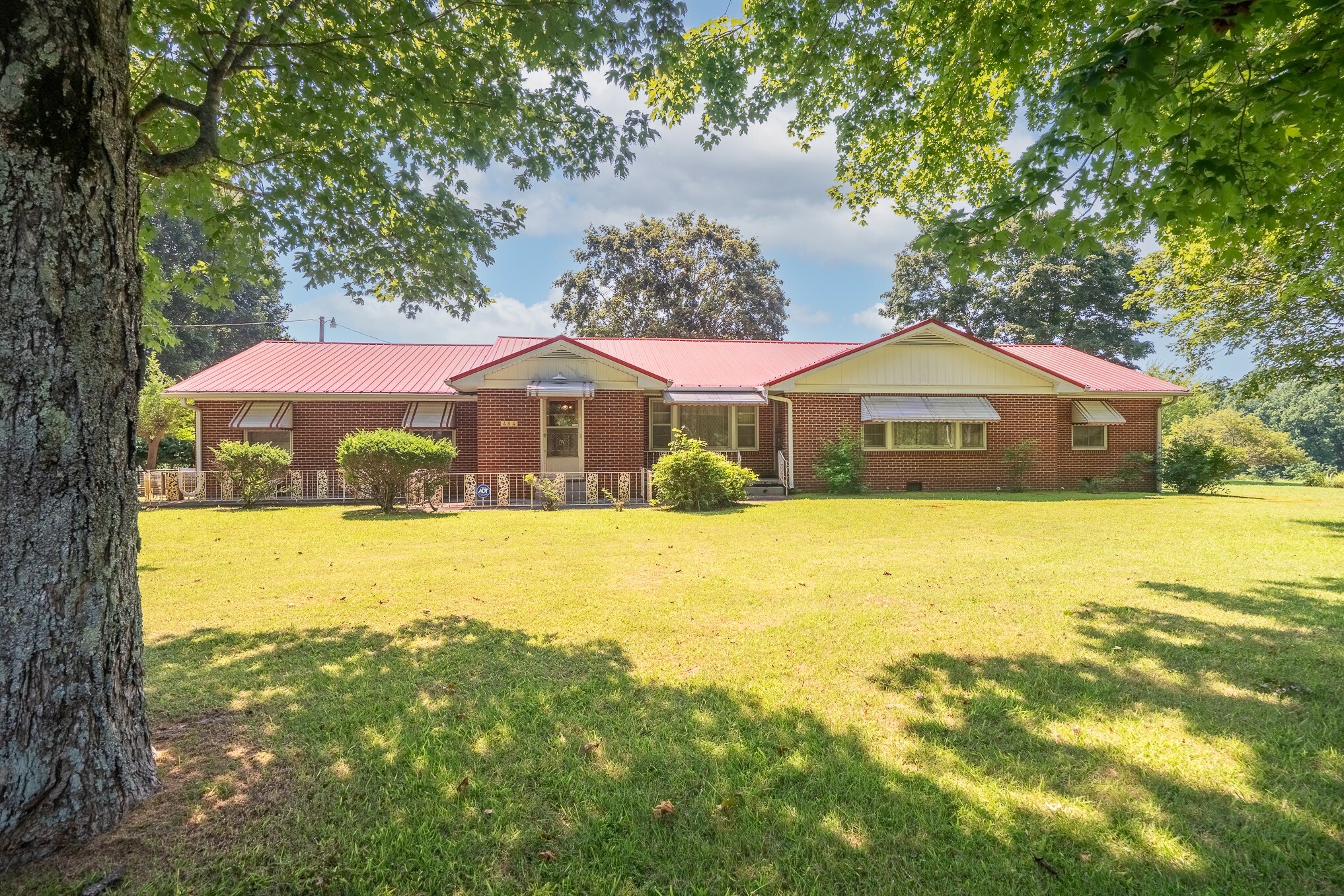 Property Photo: 484 Rascaltown Rd TN 38469