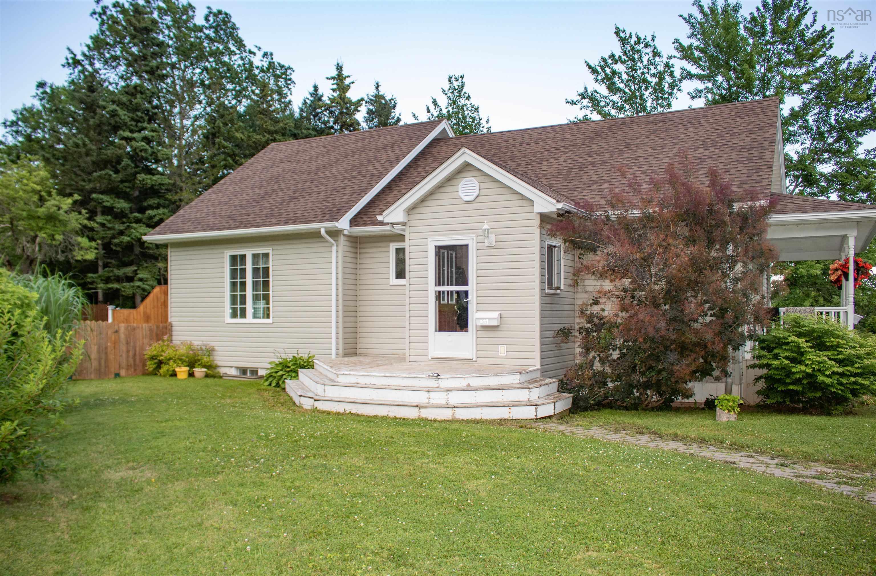 Property Photo:  637 Wiley Avenue  NS B0N 2T0 