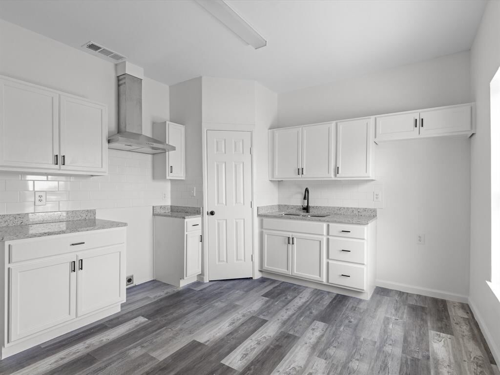 Property Photo: 207 N Mill Street TX 76230