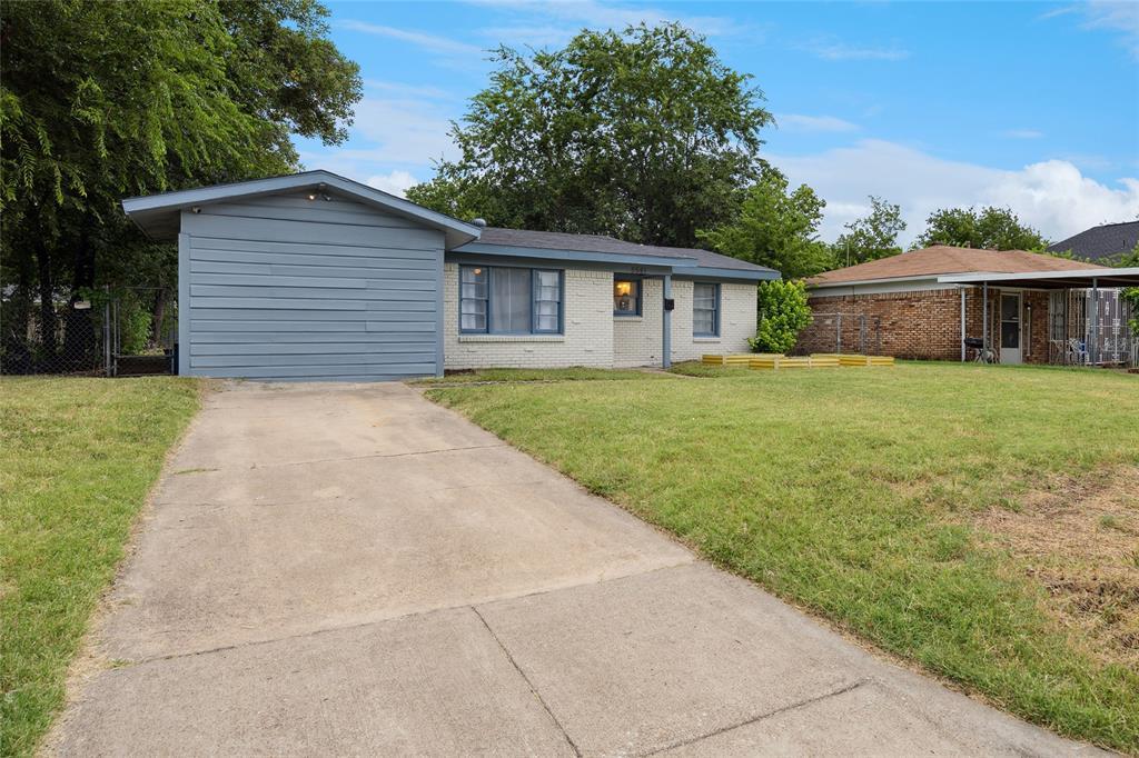 Property Photo: 5541 Cottey Street TX 76119
