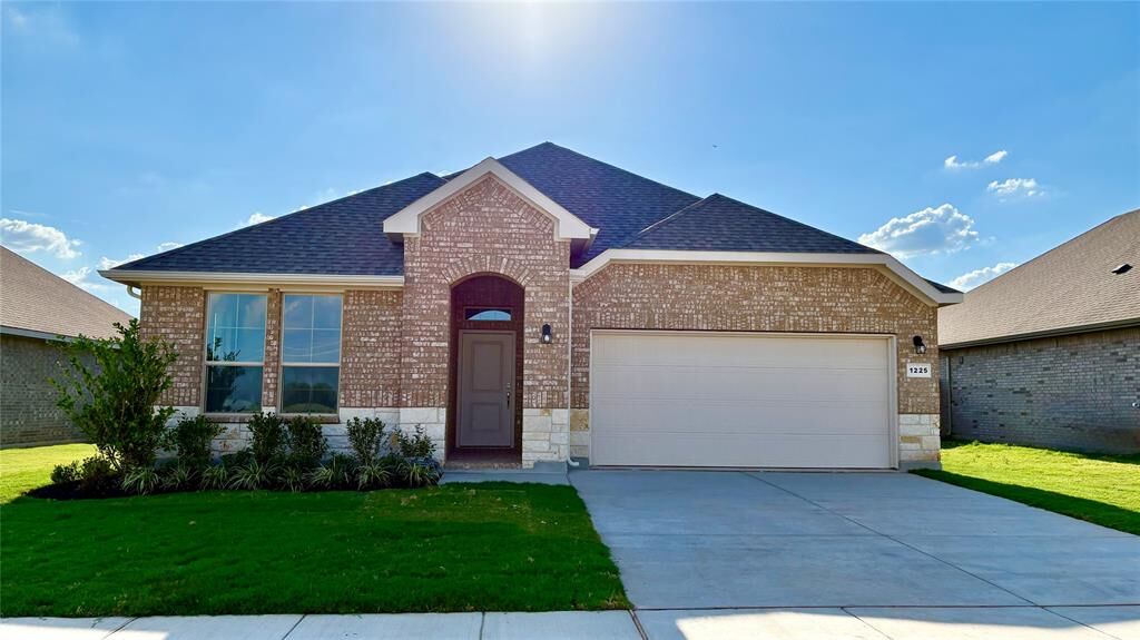Property Photo:  1225 Beltway Lane  TX 76048