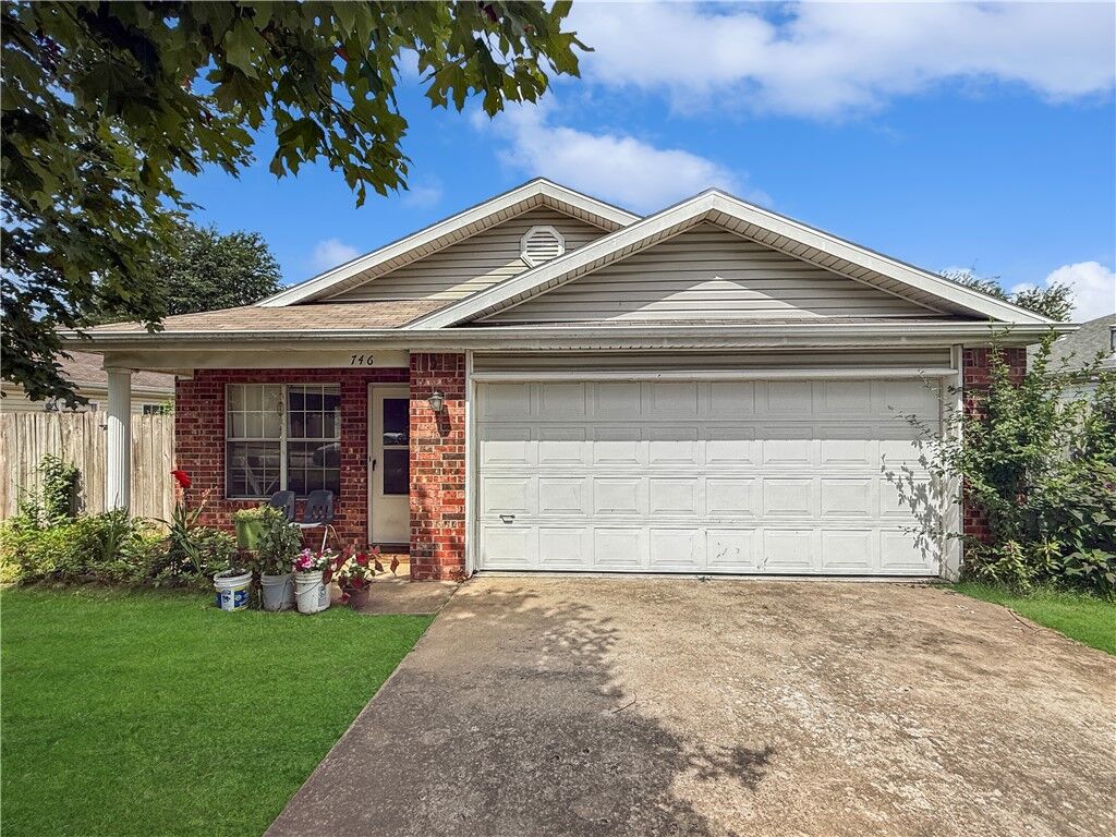 Property Photo: 746 Locust Street AR 72762