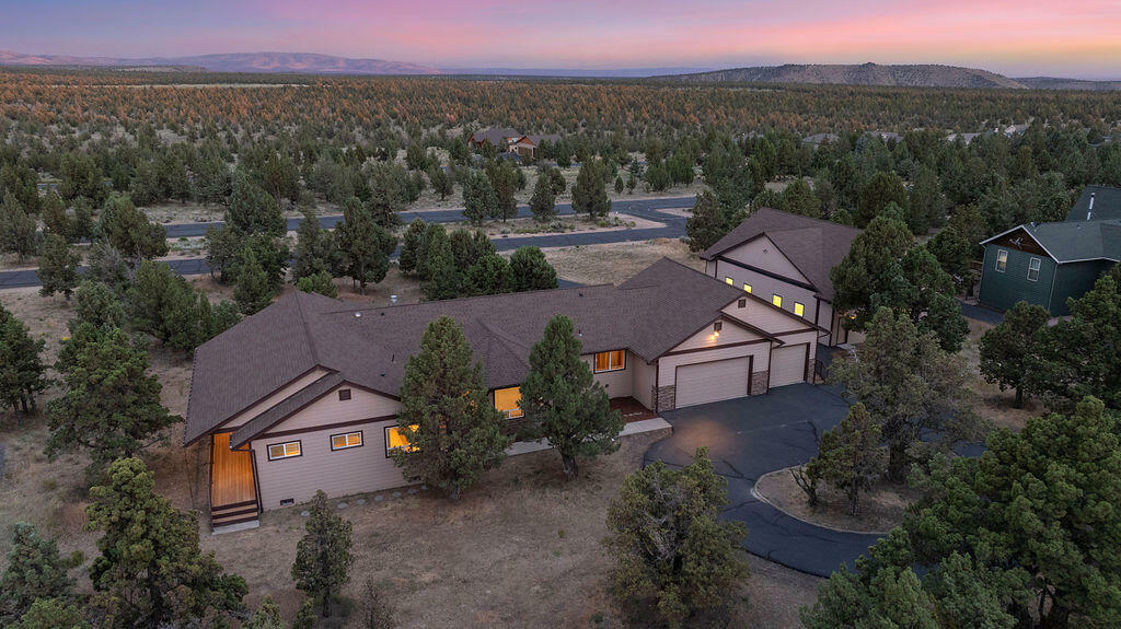 Property Photo: 2263 SE Landings Way OR 97754