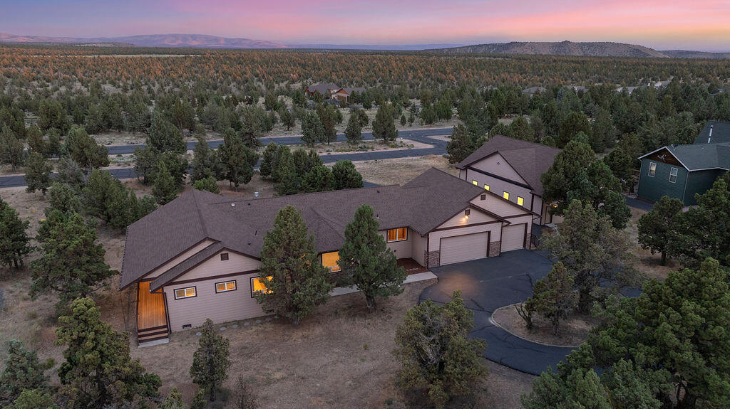 Property Photo: 2263 SE Landings Way OR 97754