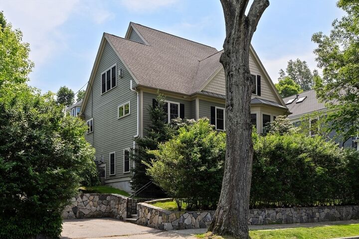 Property Photo:  2 Jamaica Place 2  MA 02130 