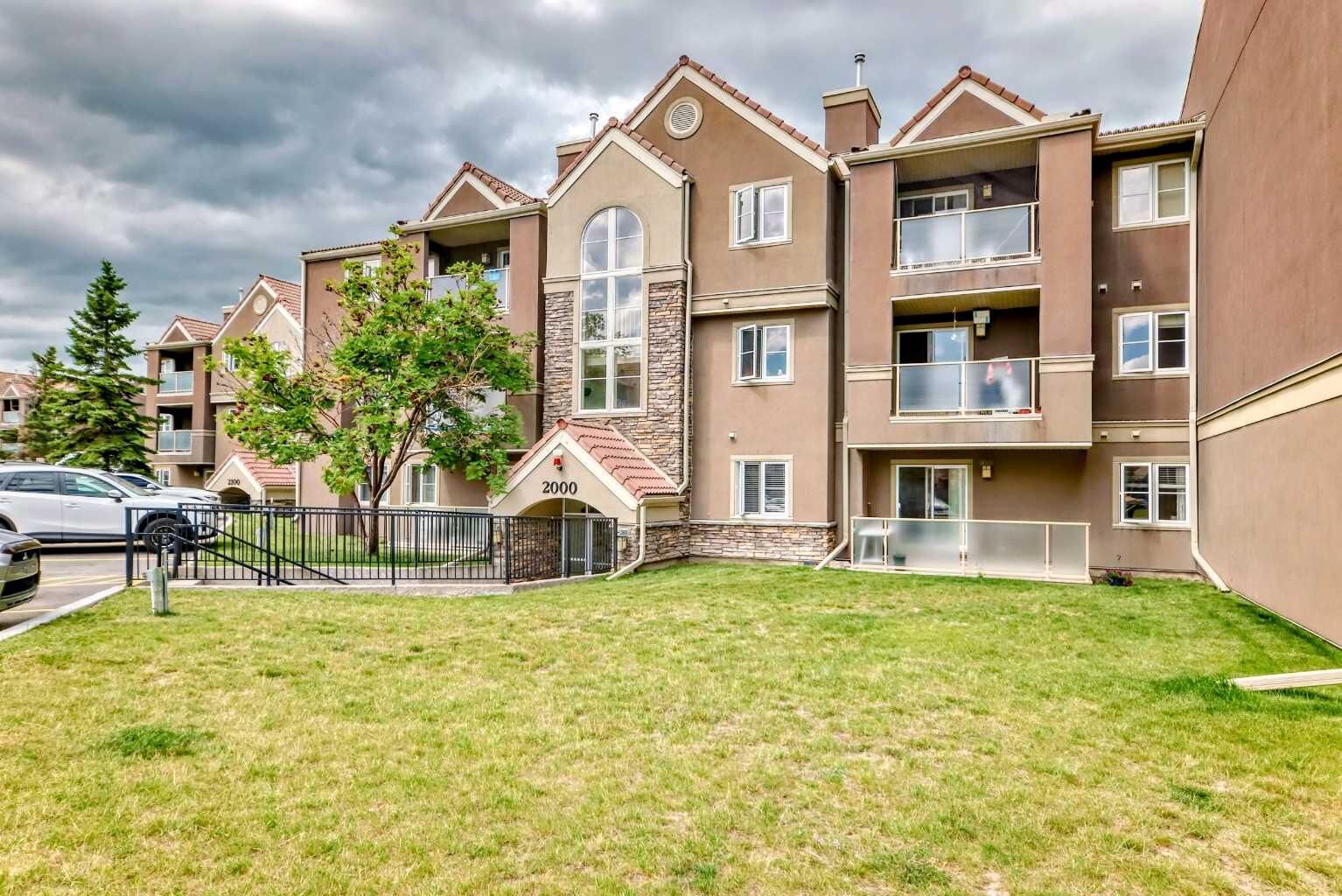 Property Photo: 2033 Edenwold Heights NW 33 AB T2A 3Y2