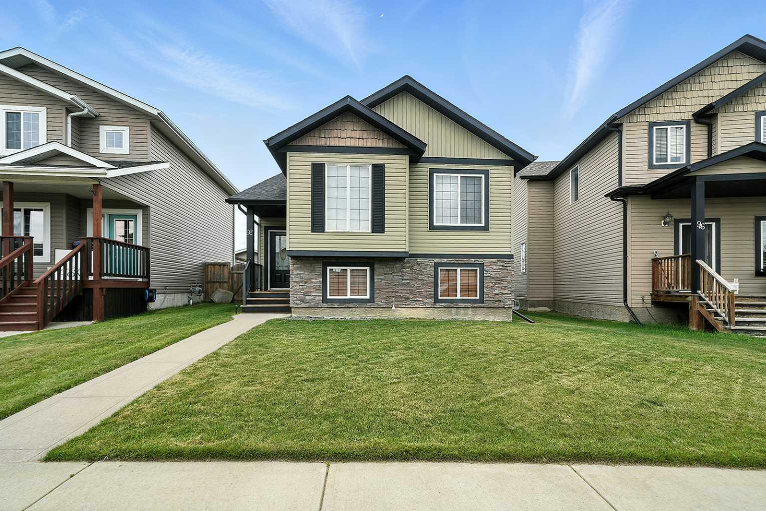 Property Photo: 92 Oswald Close AB T4P 0C2