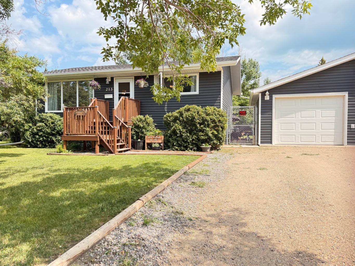 Property Photo: 213 3 Street W SK S0M 1H0
