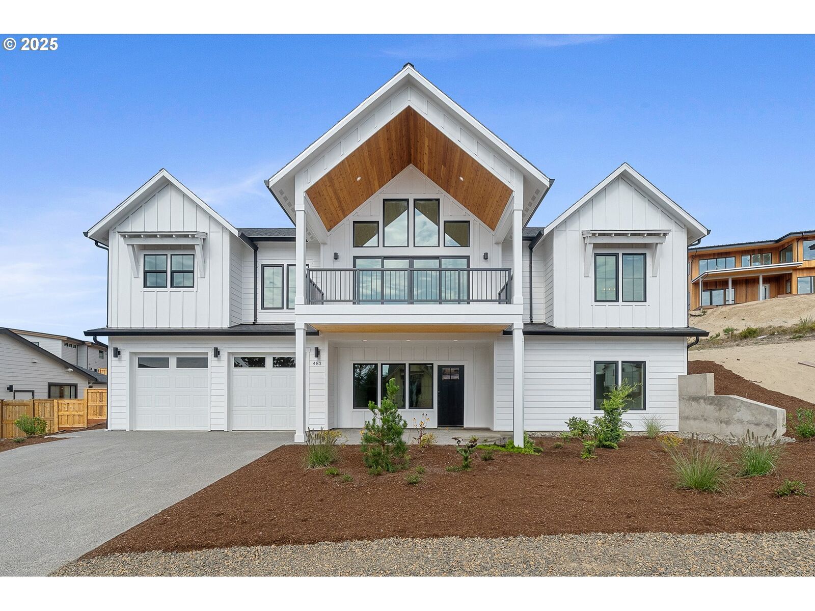 Property Photo: 483 Meadows Dr OR 97130