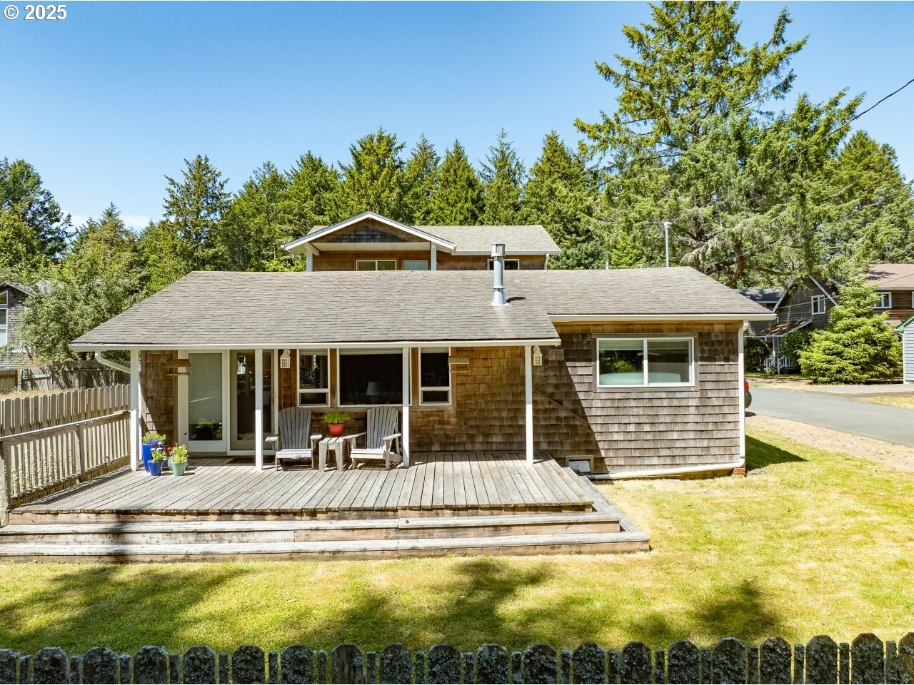 Property Photo: 296 E Jackson St OR 97110
