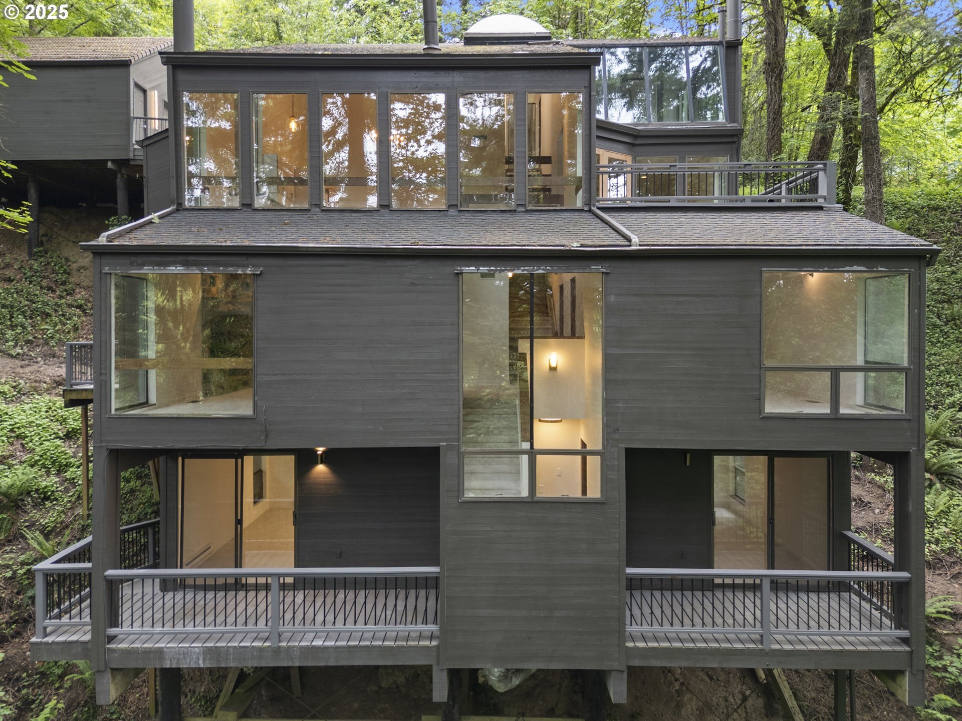 Property Photo: 2902 SW Fairmount Blvd OR 97239