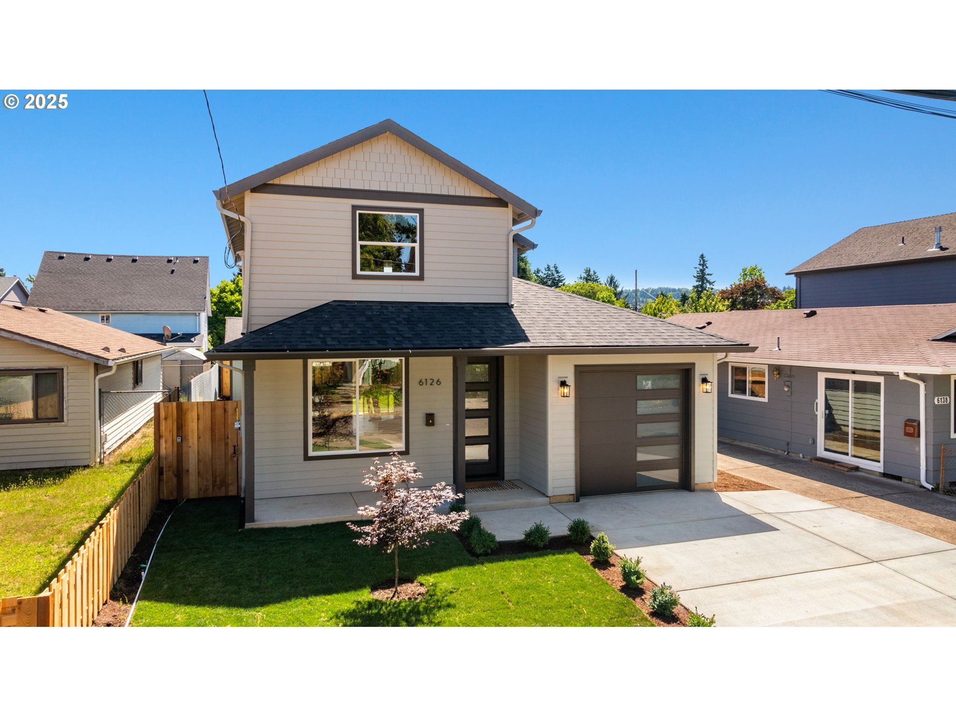 Property Photo: 6126 SE 86th Ave OR 97266