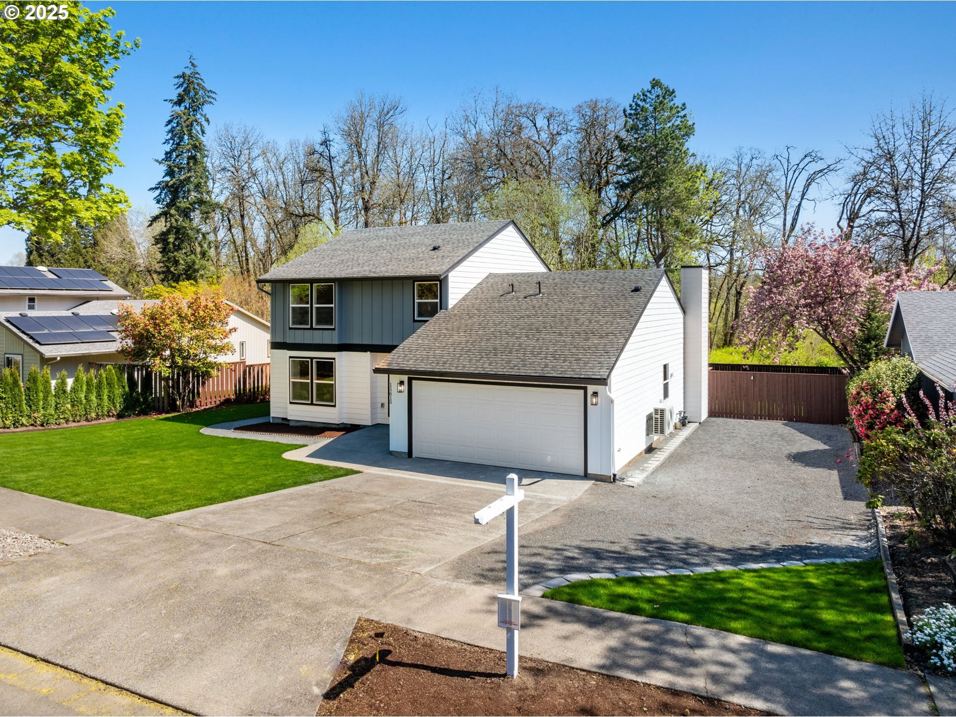 Property Photo: 11615 SW Settler Way OR 97008