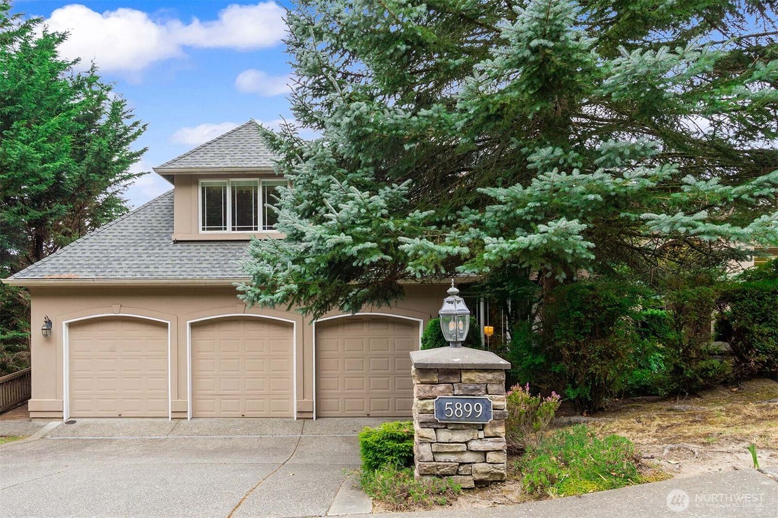 Property Photo:  5899  153rd Avenue SE  WA 98006 