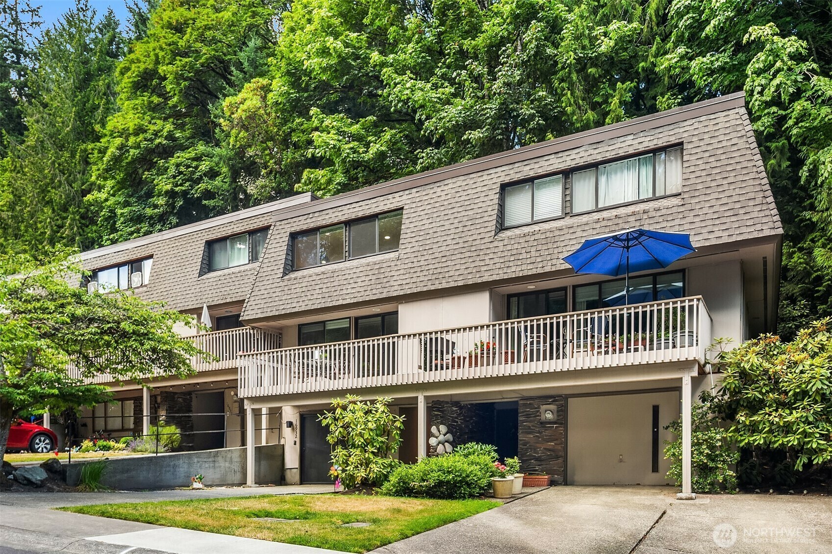 Property Photo: 16932 NE 2nd Place WA 98008