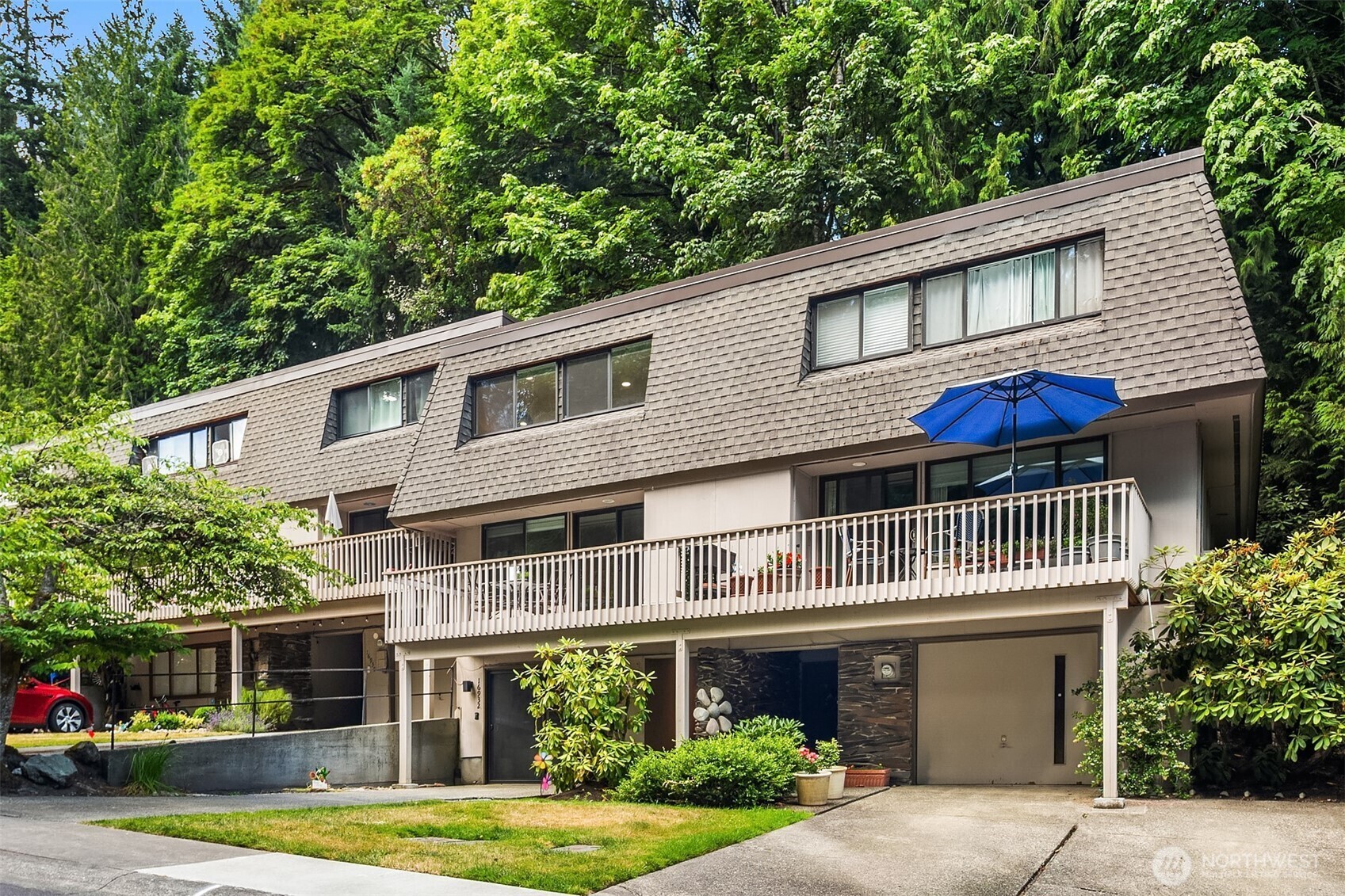 Property Photo: 16932 NE 2nd Place WA 98008