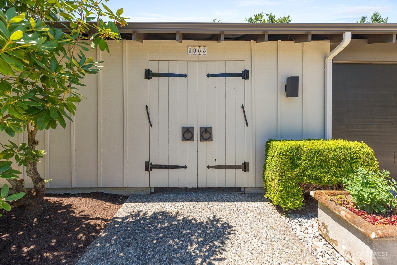Property Photo: 3853 81st Avenue SE WA 98040