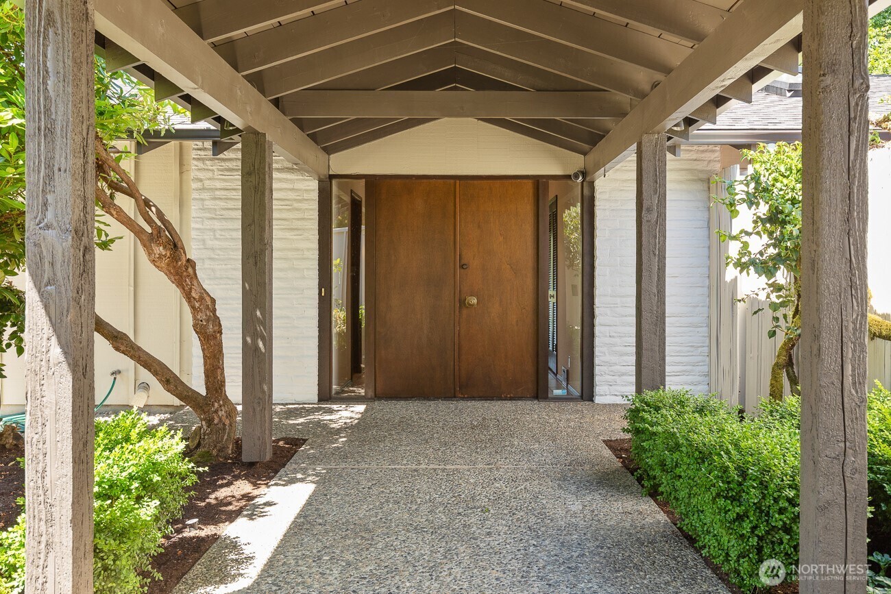 Property Photo:  3853  81st Avenue SE  WA 98040 