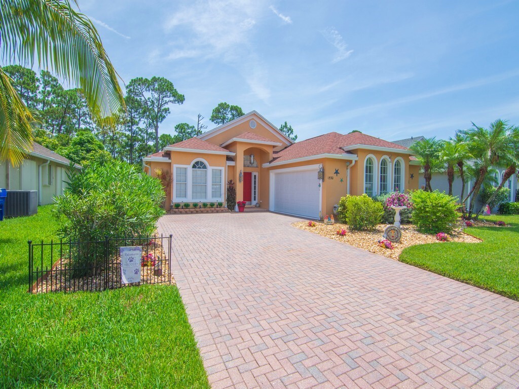 Property Photo:  1530 16th Court SW  FL 32962 