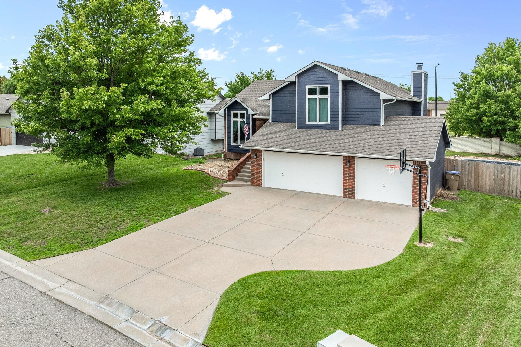 Property Photo: 424 N Walnut Creek Dr KS 67037