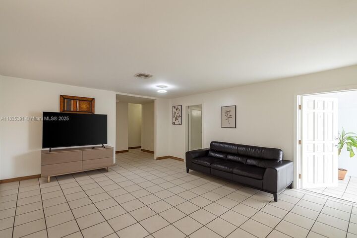 Property Photo: 3925 SW 88th Pl 1 FL 33165